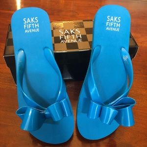 Never worn Saks Fifth Avenue Galla Flip Flop 10